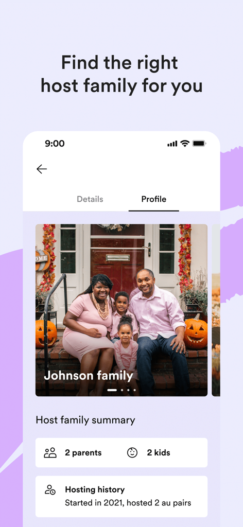 Cultural Care - Au Pair - Una schermata dall'app Cultural Care che mostra il profilo di una famiglia ospitante con le loro foto e un riepilogo della casa.