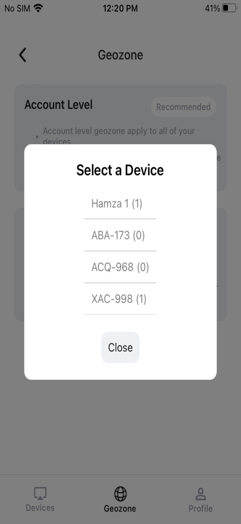 Schermata dell'app mobile Trak4 che mostra un menu a comparsa per selezionare un dispositivo di localizzazione per le impostazioni di geofencing