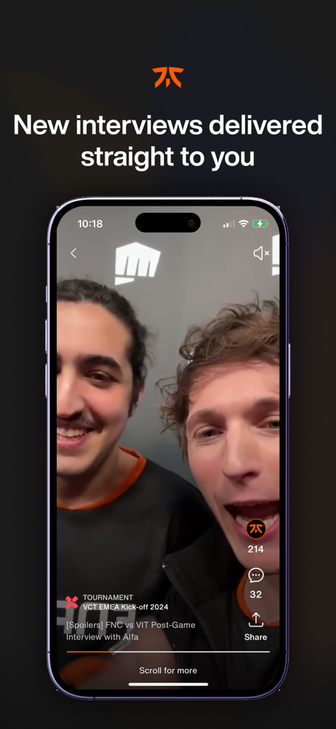 Una pantalla móvil que muestra la aplicación Fnatic con una entrevista en video de jugadores de esports del VCT EMEA Kick-off 2024.