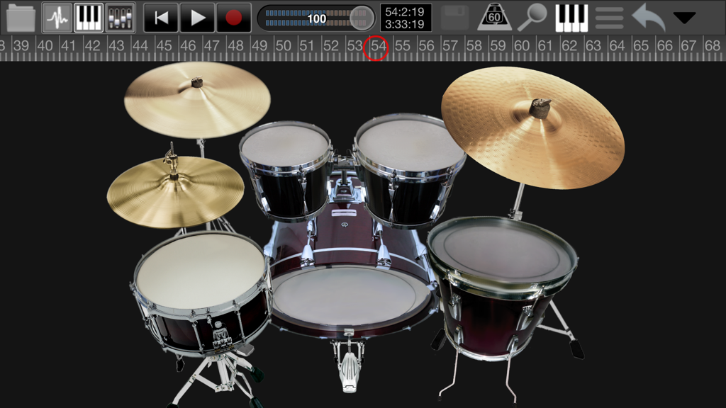 Interface de kit de bateria virtual realista no aplicativo Recording Studio Pro para produção musical móvel