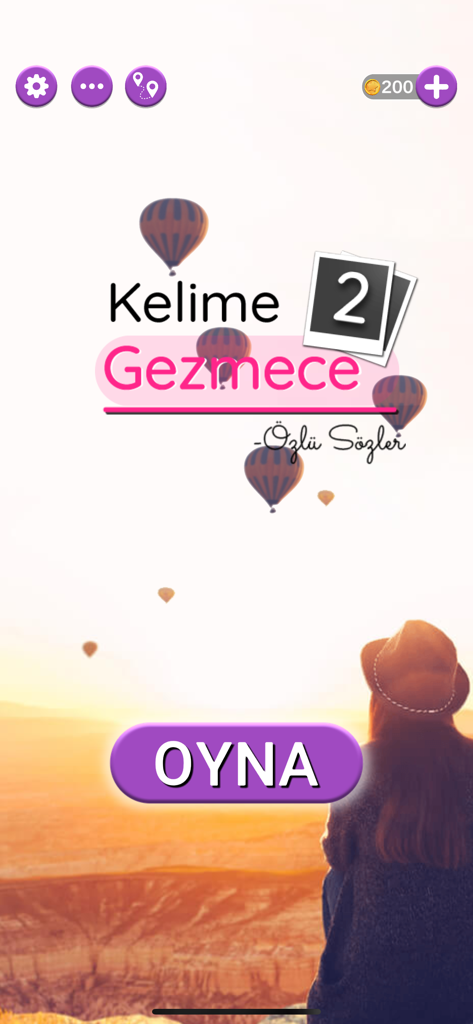 카파도키아 열기구의 아름다운 배경과 보라색 플레이 버튼이 있는 Kelime Gezmece 2 단어 게임 메인 메뉴