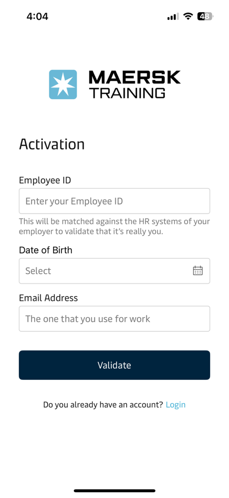Tela de ativação de conta do aplicativo Maersk Training TMS mostrando ID do funcionário e campos de validação