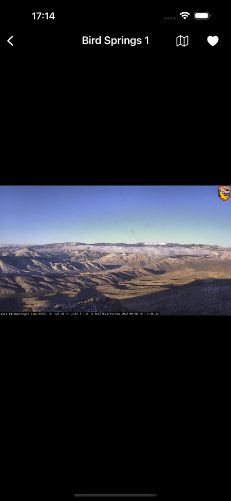 Vista della telecamera di monitoraggio incendi in tempo reale di Bird Springs 1 in California che mostra un paesaggio montuoso