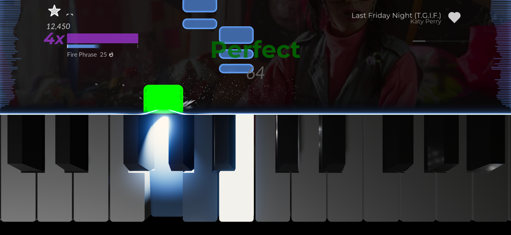 Magic Keys (Piano) - Magic Keysピアノアプリのゲームプレイ画面、落下するノートが仮想キーボードの上に表示されています