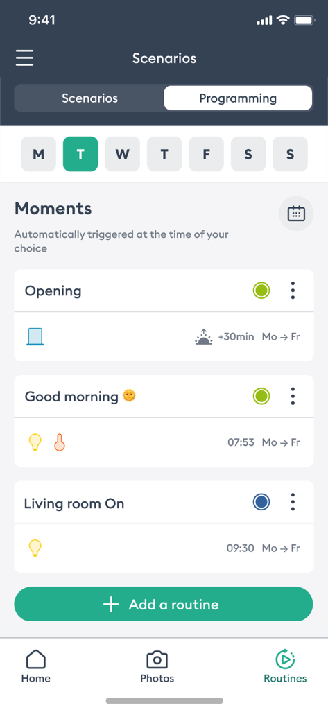 Interface do aplicativo Tydom mostrando a tela de programação para rotinas domésticas inteligentes automatizadas, como iluminação e persianas