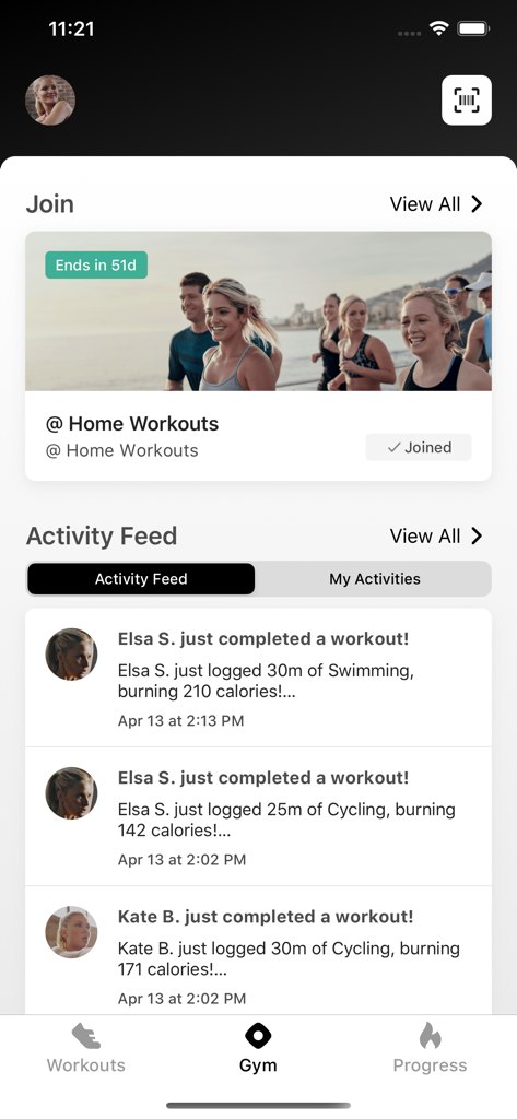 Interface do aplicativo EGYM Fitness mostrando a aba Academia com feed de atividades dos membros e grupos de treino em casa