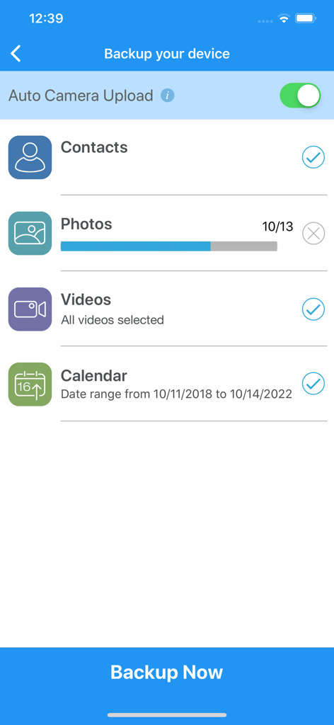 Interfaz de la aplicación IDrive que muestra opciones para hacer copia de seguridad de contactos, fotos, vídeos y calendario desde un dispositivo móvil