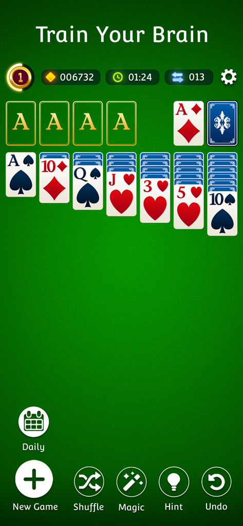 Interface du jeu mobile Solitaire Classique montrant une disposition de cartes sur un fond vert avec le texte Entraînez votre cerveau.