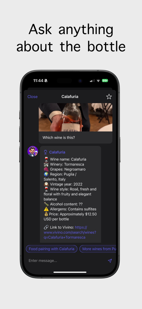 Wine Identifier: AI Scanner - Asistente de IA de vinos identificando una botella de vino Calafuria y proporcionando detalles sobre las uvas de la bodega y la región.