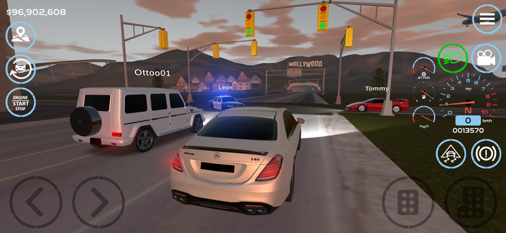 Des joueurs conduisant diverses voitures dans une intersection de ville dans le jeu mobile Car Sim Open World.