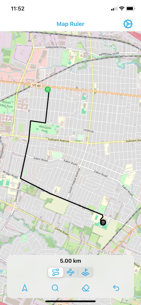 Map Ruler - Distance Measure - Interfaz de la aplicación Map Ruler mostrando una medición de ruta de 5 km en un mapa de calles suburbanas