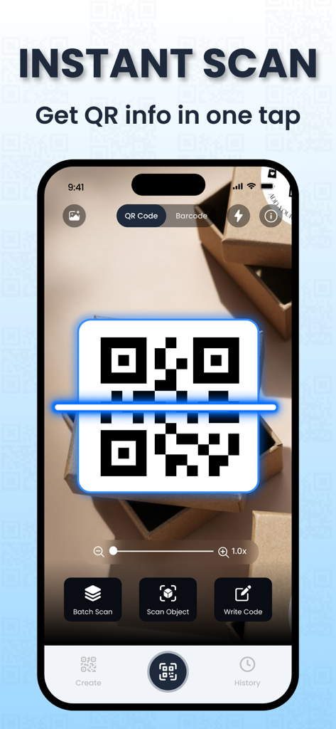 Un smartphone scannant un code QR sur un emballage à l'aide de l'application Lecteur QR Code