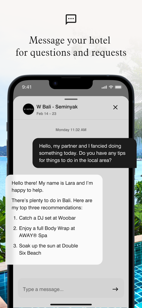 Tela de smartphone mostrando o recurso de chat móvel do aplicativo Marriott Bonvoy com um hóspede pedindo recomendações locais no W Bali Seminyak.