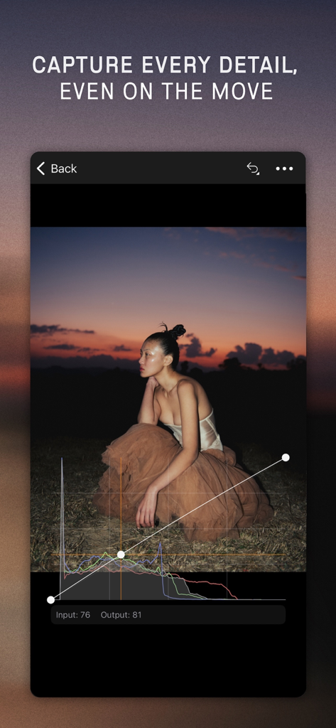 Capture One - Interfaccia dell'app mobile Capture One che mostra l'editing fotografico professionale con curve e istogramma