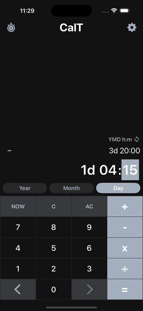 Interfaccia dell'app CalT che mostra il calcolo di una durata temporale con input di giorni e ore in modalità scura.