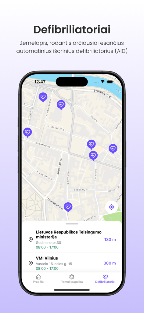 Interface de mapa no aplicativo mama plus mostrando locais de desfibriladores externos automáticos com ícones de coração e detalhes de endereço.