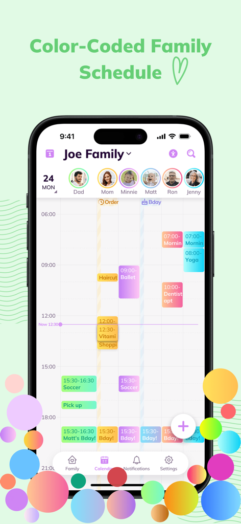Cubbily: Family Calendar - Application Cubbily montrant un calendrier familial partagé avec des événements codés par couleur pour plusieurs membres de la famille