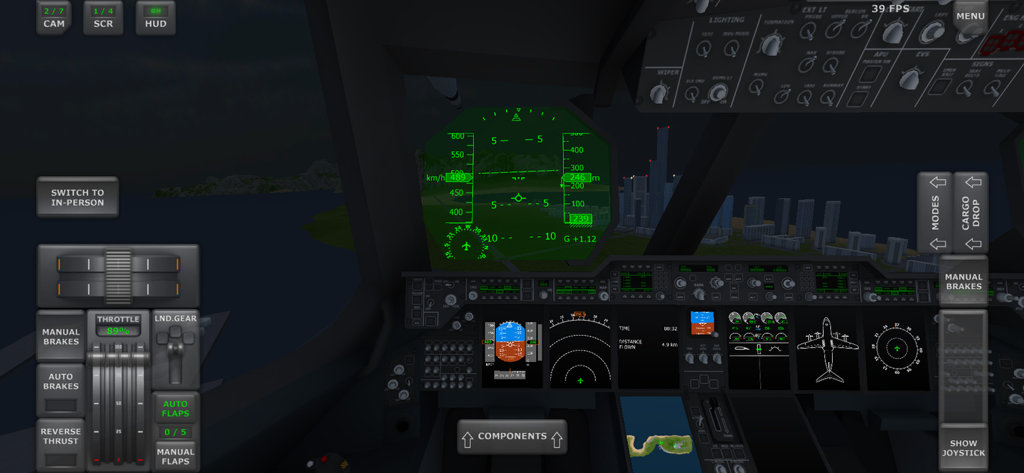Turboprop Flight Simulator - Uma visão detalhada do cockpit em primeira pessoa do Turboprop Flight Simulator mostrando o head up display verde e instrumentos de voo sobre uma paisagem urbana