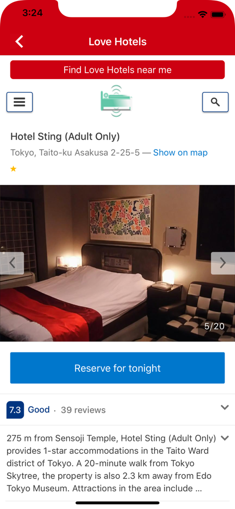 러브 호텔 모바일 앱에서 예약 버튼과 함께 도쿄의 호텔 스팅 객실 표시