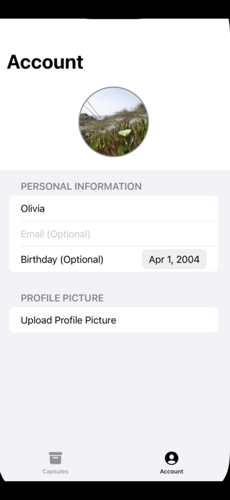 Página de configuración de la cuenta del usuario en la aplicación Mi Cápsula del Tiempo mostrando campos de información personal y una imagen de perfil.