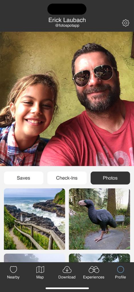 Oregon Coast Offline Guide - Schermata del profilo utente nell'app Oregon Coast Offline Guide che mostra una galleria fotografica di luoghi di viaggio