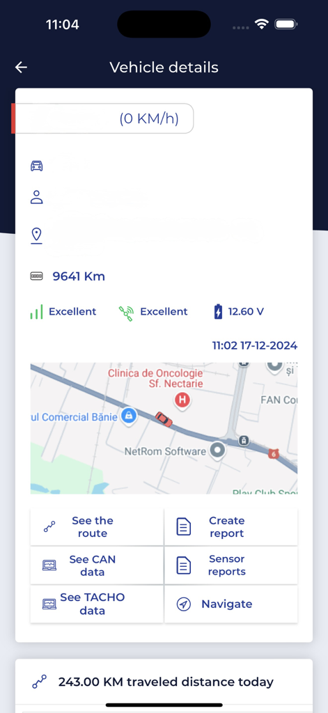 Tela de detalhes do veículo mostrando mapa de rastreamento em tempo real e métricas de desempenho da frota no aplicativo TrackGPS