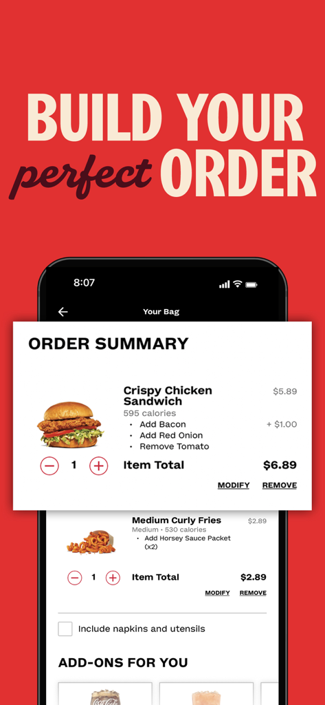 Interface do app móvel Arby's para personalizar um sanduíche de frango e batatas curly no resumo do pedido.