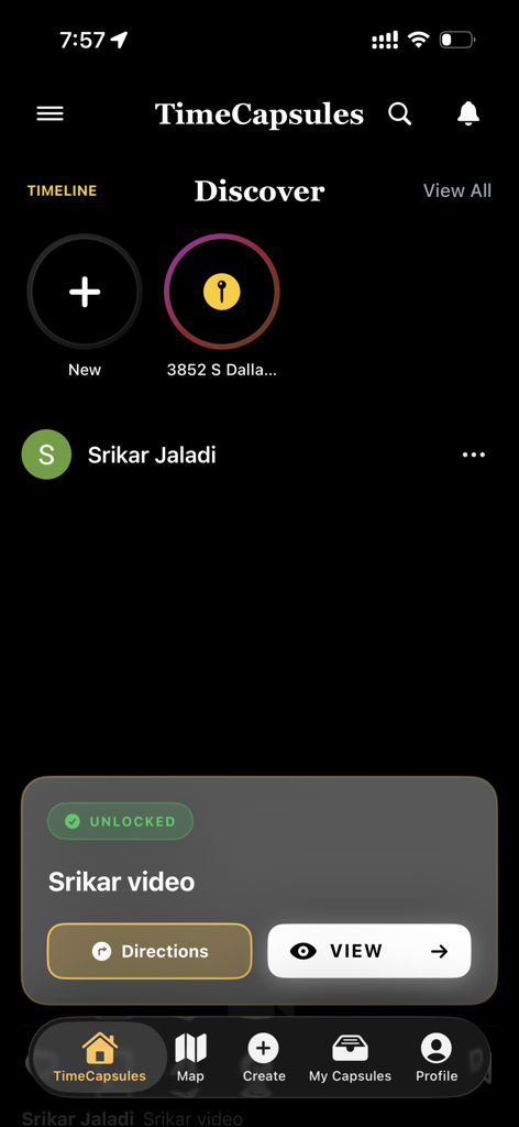 TimeCapsules - Interface de descoberta do aplicativo móvel TimeCapsules com uma cápsula de vídeo desbloqueada