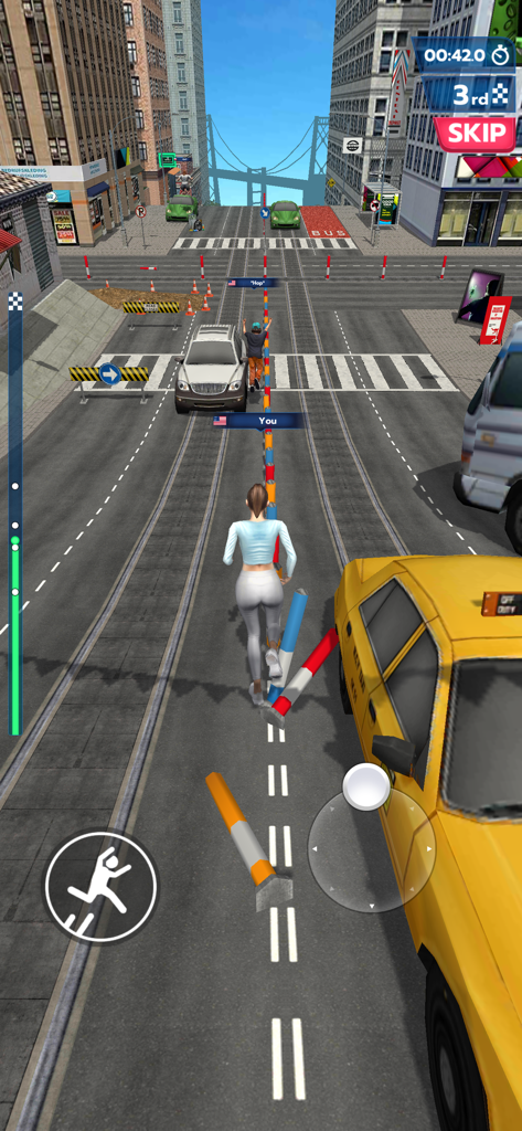 Run Royale: Multiplayer Race - Um personagem correndo por um percurso de obstáculos em uma rua da cidade em uma corrida multiplayer de Run Royale.