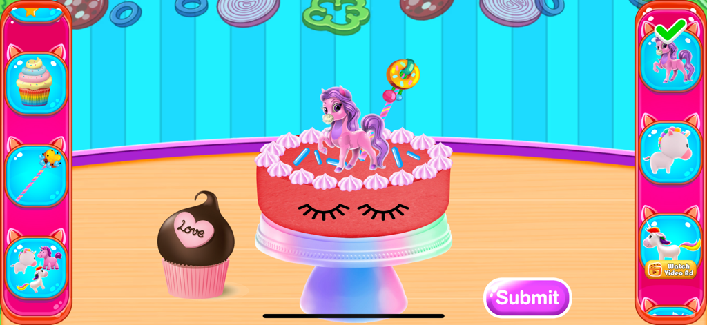Pizza and Unicorn Cake Maker - Un pastel rojo decorado con un adorno de unicornio rosa y glaseado blanco en la interfaz del juego Pizza y Unicorn Cake Maker.