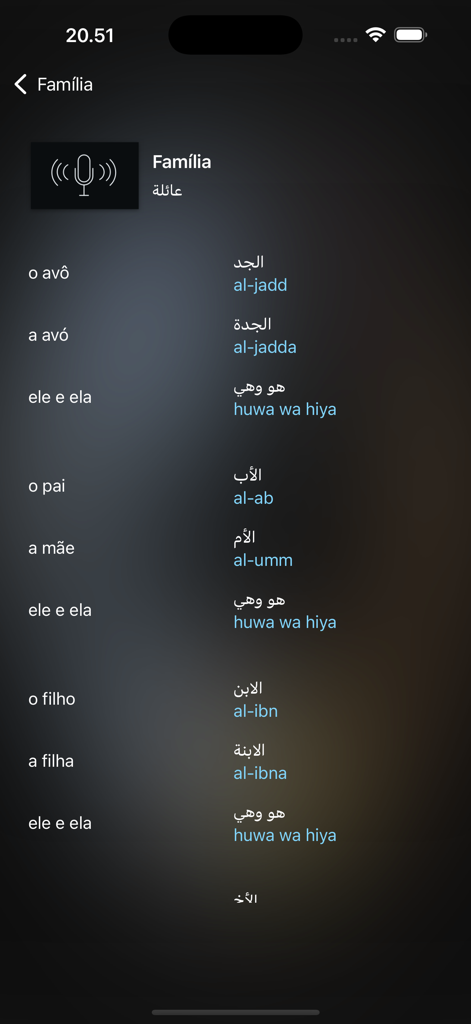 Aprenda árabe facilmente - Arabic language learning app showing family members vocabulary list with phonetic pronunciation.