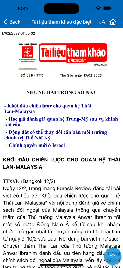 Oberfläche der Tin Thong Tan-App, die einen spezialisierten Referenznachrichtenartikel auf Vietnamesisch zeigt.