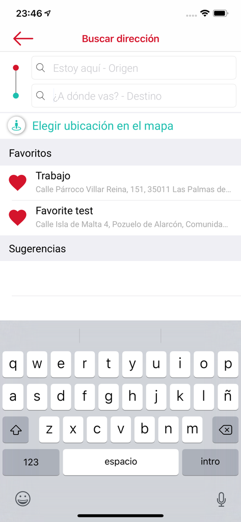 eTaxi (passenger) - eTaxiアプリの画面。出発地と目的地の住所検索インターフェース、お気に入りの場所、画面上のキーボードが表示されています。