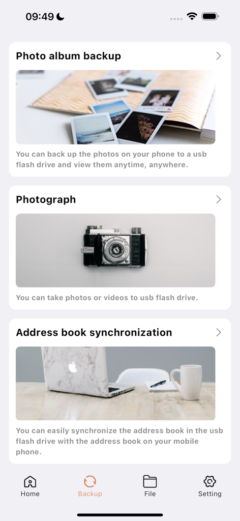 Interface da aplicação UBackup mostrando opções para cópia de segurança de fotos, câmara e sincronização de contactos para uma unidade USB.