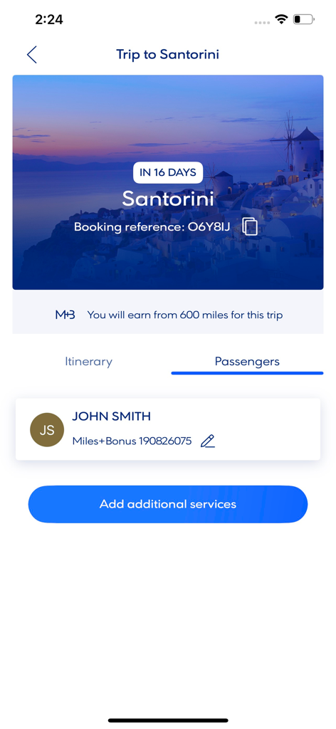 Aegean Airlines - Pantalla de la aplicación móvil Aegean Airlines que muestra los detalles del viaje a Santorini, incluida la información del pasajero y la referencia de la reserva.