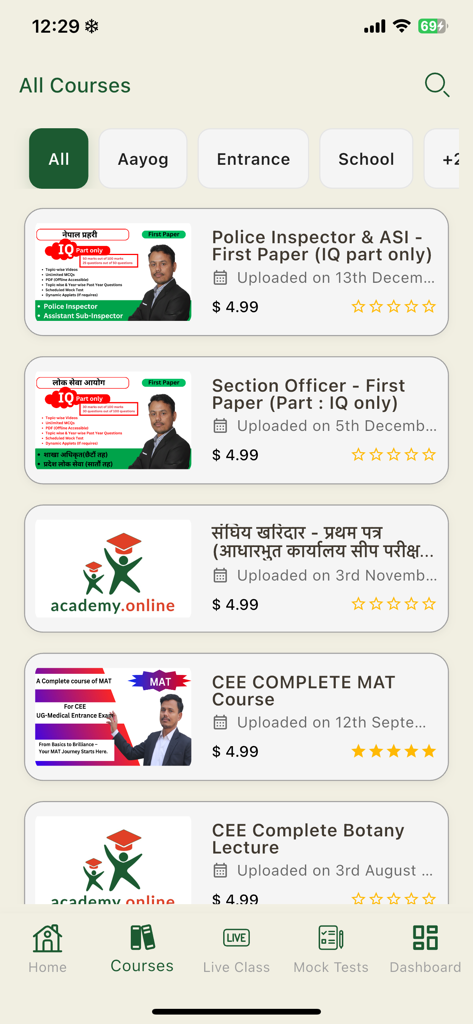 Mobile screen showing professional and academic courses available on the KK Academy app
