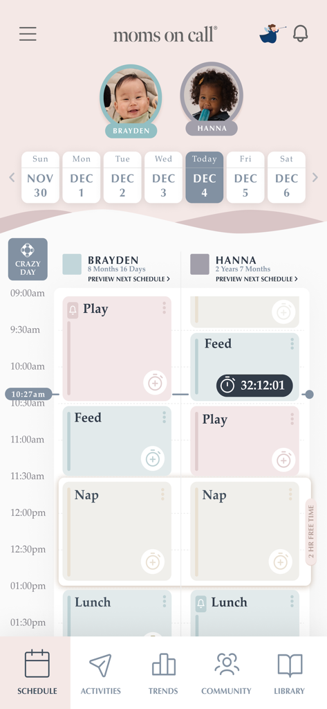 Moms on Call: Baby & Toddler - Moms on Call 앱 일정 인터페이스에서 두 자녀의 일일 루틴을 나란히 표시