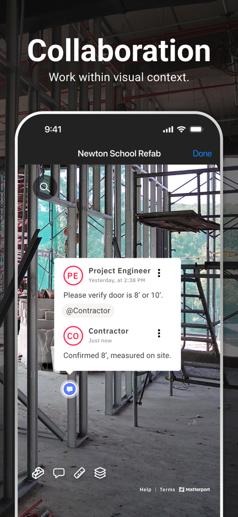 Matterport-App-Oberfläche, die einen Projektleiter und einen Bauunternehmer zeigt, die über Nachrichten über einen 3D-Scan einer Baustelle zusammenarbeiten.