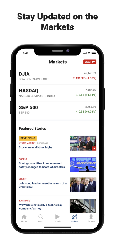 Fox Business: Invested In You - Pantalla de teléfono inteligente que muestra la pestaña Mercados de la aplicación Fox Business con índices bursátiles en tiempo real e historias de noticias financieras.