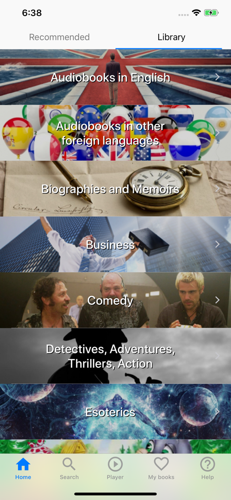 Pantalla de biblioteca de la aplicación Audiolibros en ruso mostrando varias categorías de libros como negocios, comedia y biografías