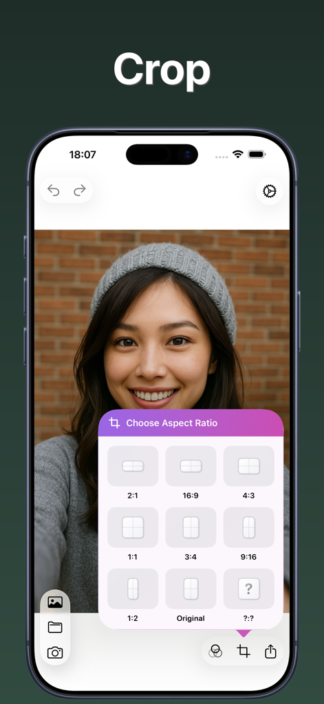 Photo Flipper - selfie mirror - Interface showing various crop aspect ratio options in the Photo Flipper app
