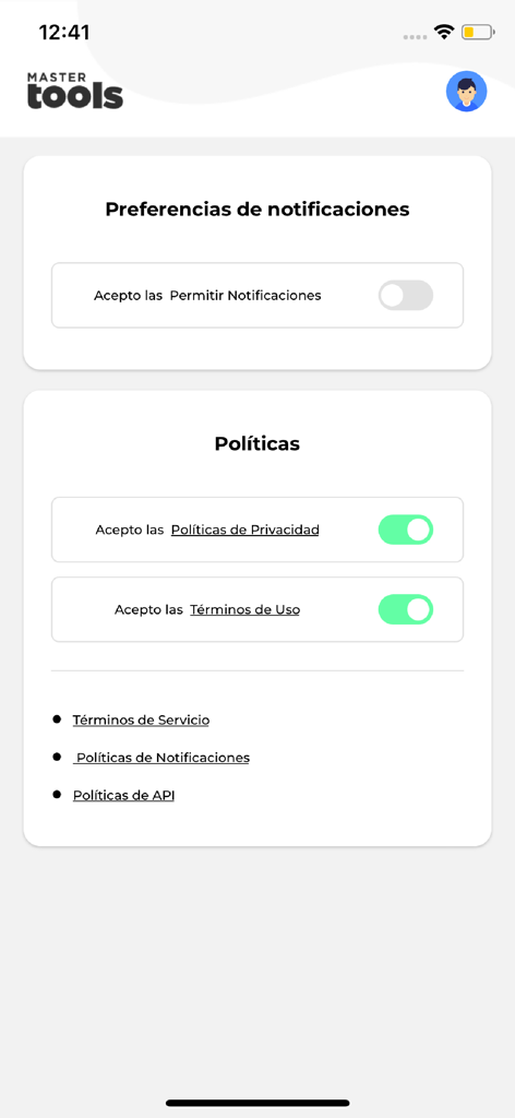 Pantalla de configuración de la aplicación MasterTools que muestra las preferencias de notificación y los interruptores de aceptación de políticas en español.
