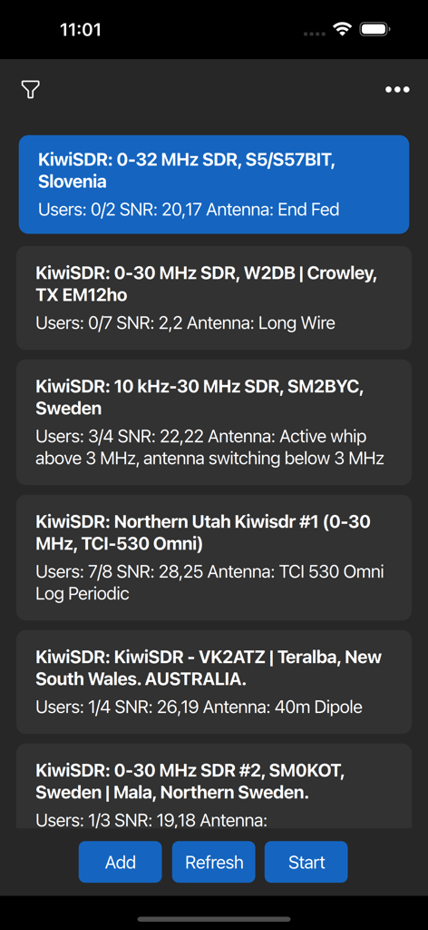 MagicSDR 앱에서 전 세계 위치와 안테나 유형 및 신호 강도와 같은 기술 세부 정보를 보여주는 원격 KiwiSDR 서버 목록