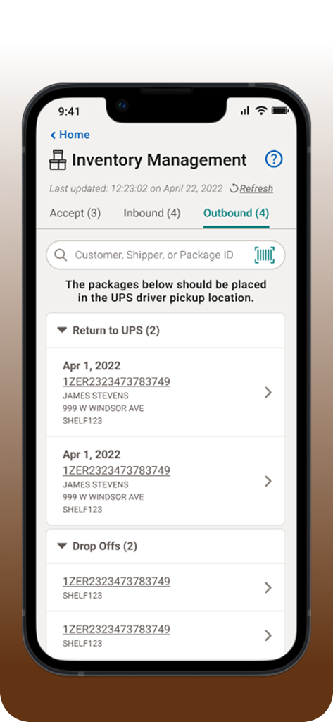 Tela de gerenciamento de inventário no aplicativo UPS Access Point mostrando pacotes de saída para coleta pelo motorista
