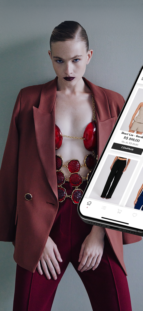CHARTH - Moda Feminina - Model wearing premium tailoring next to the CHARTH mobile shopping app interface