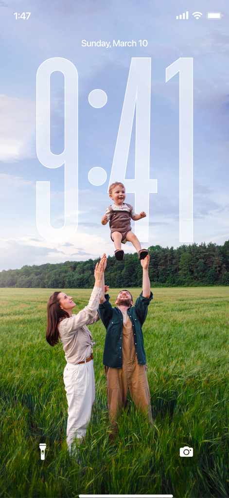 Wallpapers 4K HD Live Themes - Happy family with a child in a green field on an iPhone lock screen wallpaper