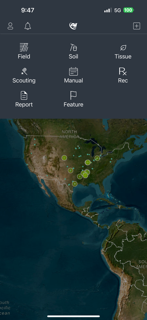 AI360 앱 인터페이스는 북미 전역의 데이터 포인트와 함께 농업 관리 아이콘과 위성 지도를 보여줍니다.