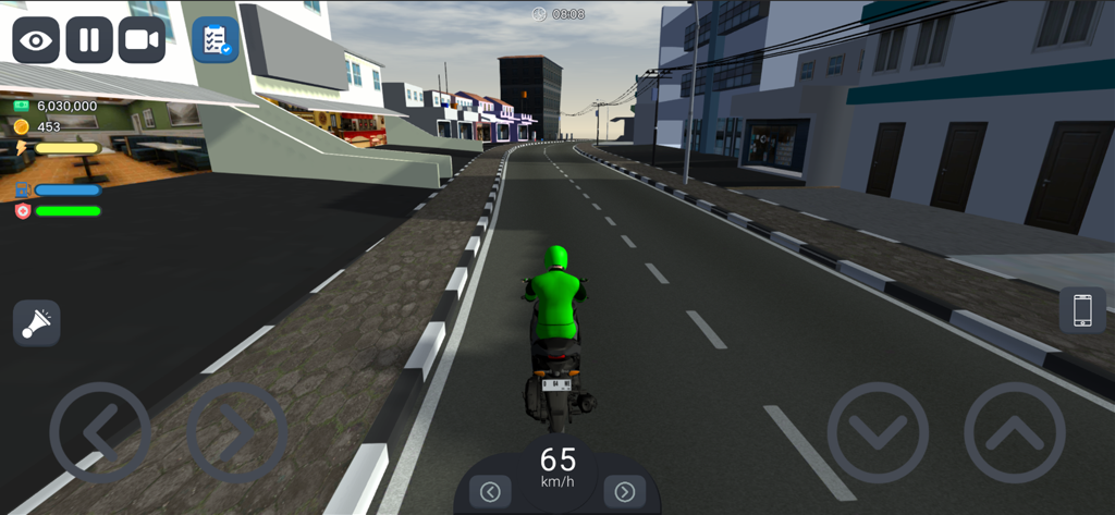 Ojol The Game - Gameplay di Ojol The Game che mostra un pilota di moto con una giacca verde su una strada urbana con un'interfaccia utente di simulazione.