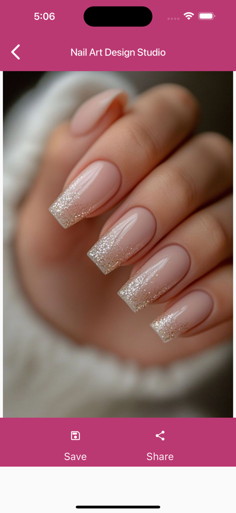 Nail Art Design Studio - Uñas nude con puntas ombré de purpurina plateada que se muestran en la aplicación Nail Art Design Studio