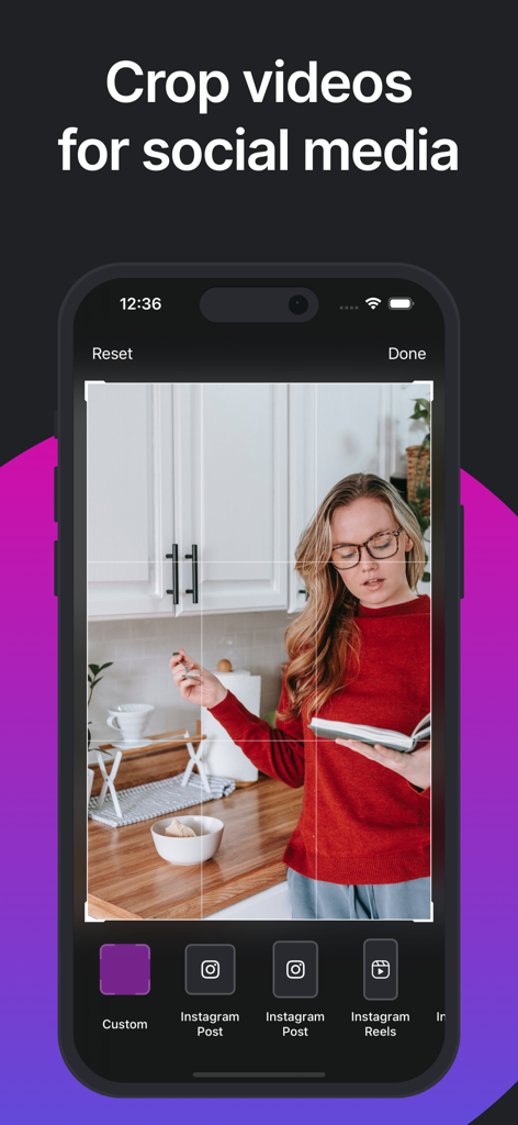 Video Teleprompter - Evelize - Smartphone screen showing the Evelize app video cropping tool with presets for Instagram Reels and posts.